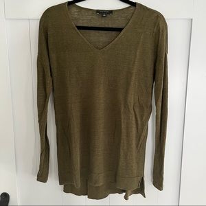Ann Taylor green light weight sweater. Perfect for cool summer nights. Fall days